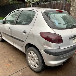 2003 Peugeot 206 automático full