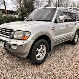 2000 Mitsubishi pajero