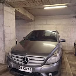 Mercedes Benz B180 2012