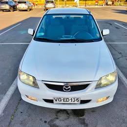 2003 Mazda sedan 323
