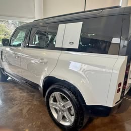 Land Rover Defender 2024