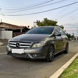 Mercedes Benz B180 2012