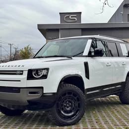 Land Rover Defender 2023